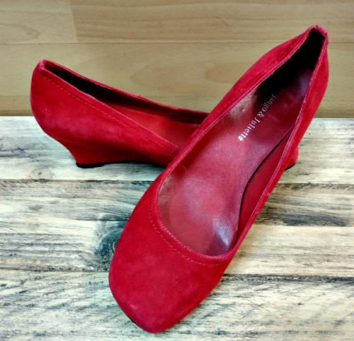 Django and Juliette Red Glorify Shoes Size: 37